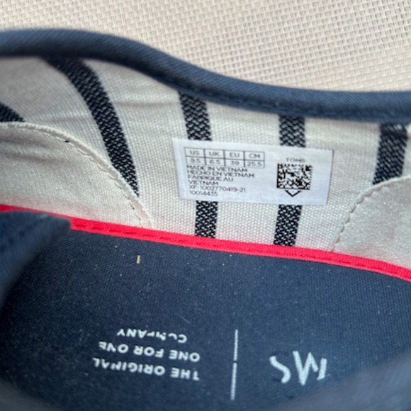 TOMS Navy Canvas Sneakers - Picture 5 of 9